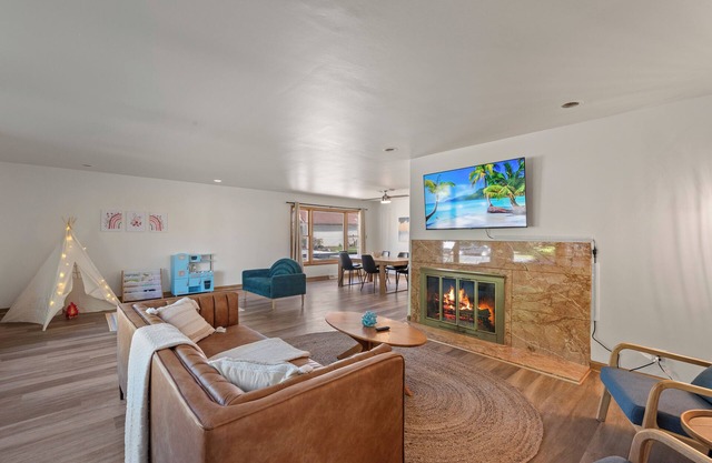 Charming Spacious Comfort Near Tosa - 11 minutes to Froedtert Hospital
