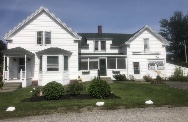 Charming, Spacious Remodeled Pine Point Beach House Steps to the Sandy Beach