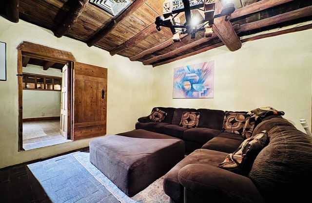 Charming Spanish Guesthouse In Placitas