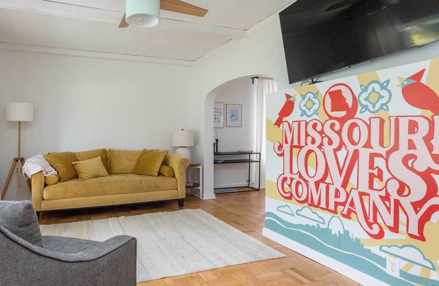 Charming St Louis Home: 8 Mi to Downtown!