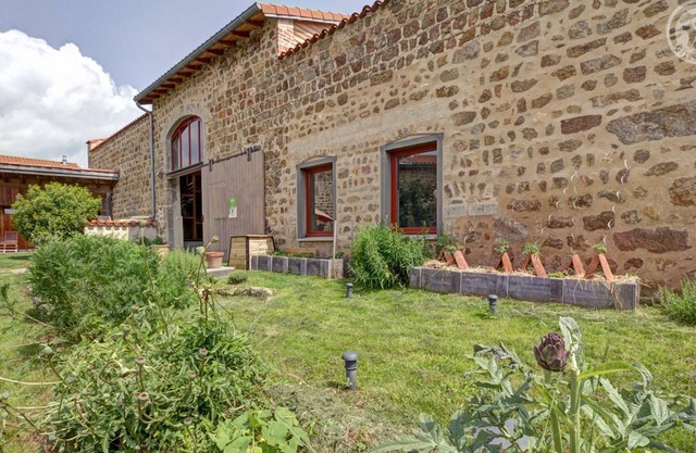 Charming stone cottage with large terraces