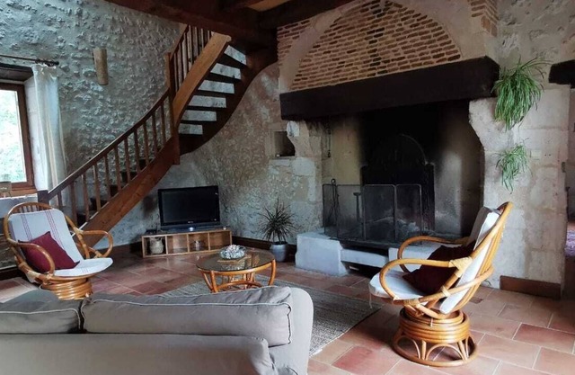 Charming stone house with terrace overlooking the river