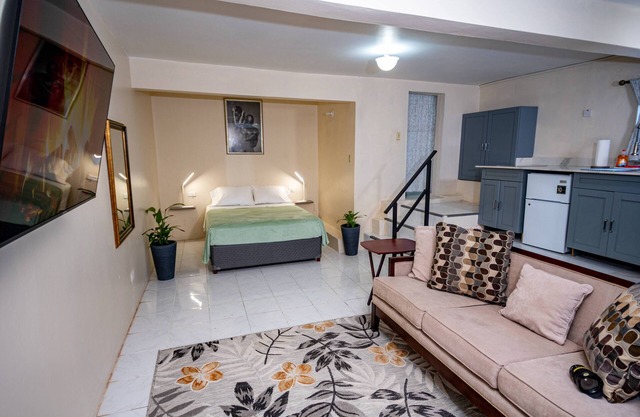 Charming studio in enchanting Montego Bay with WiFi, AC