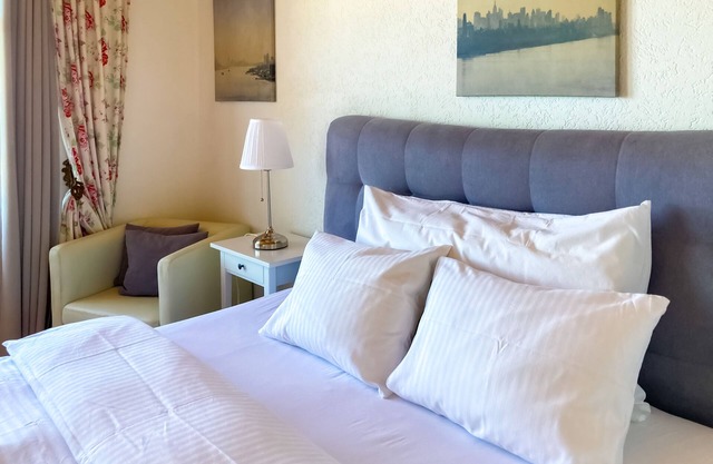 Charming Studio with Lake View