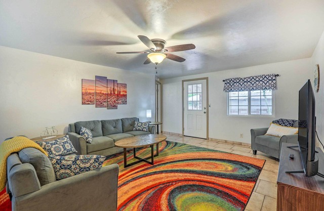 Charming Tucson Home w/Covered Patio & Grill!