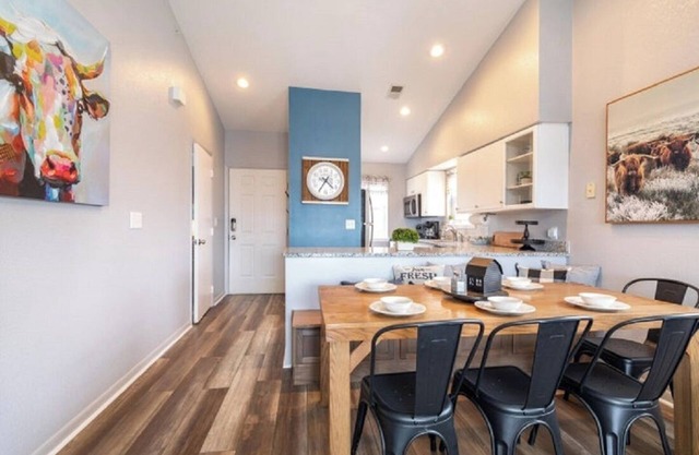 Charming Updated 2-bedroom condo- Holiday Hills Resort Branson-family amenities!