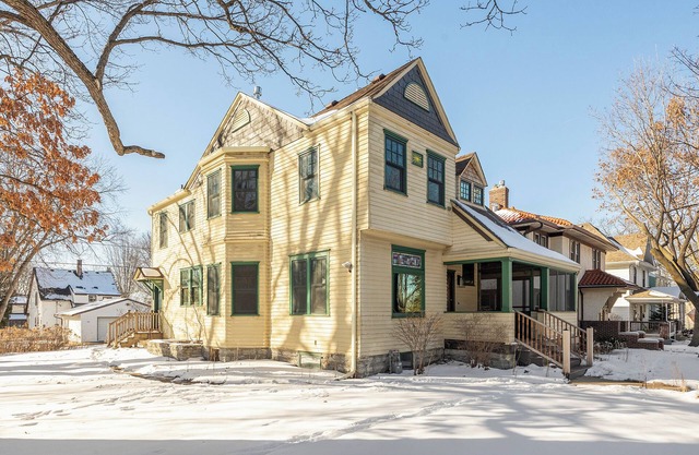 Charming Victorian 5-bedroom house -fully updated- in marvelous Saint Paul