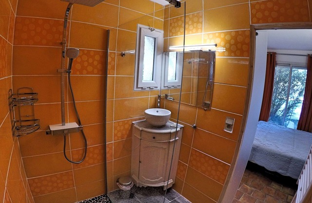 Charming Villa at the foot of Pic-Saint-Loup, with Pool