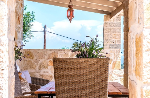 Charming Villa with Pool, Sea views, BBQ, Verandah amongst the Olive Groves