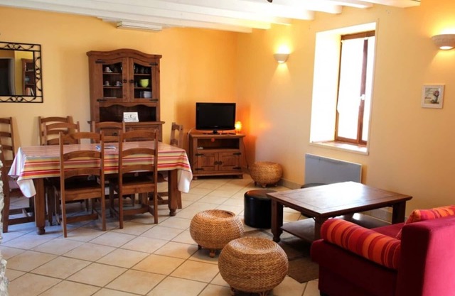 Charming Village House with Garden, Near Historic Chapel, Sleeps 4, Includes Heating