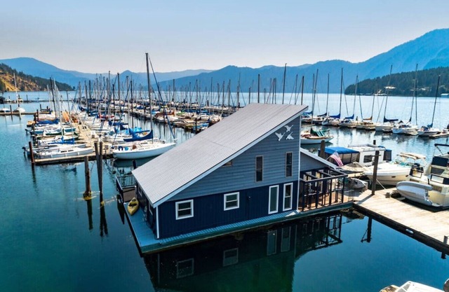Charming Waterfront Float Home with Panoramic Lake Views