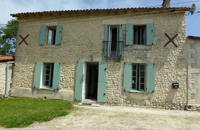 Charmingly renovated and beautifully presented old stone cottage.