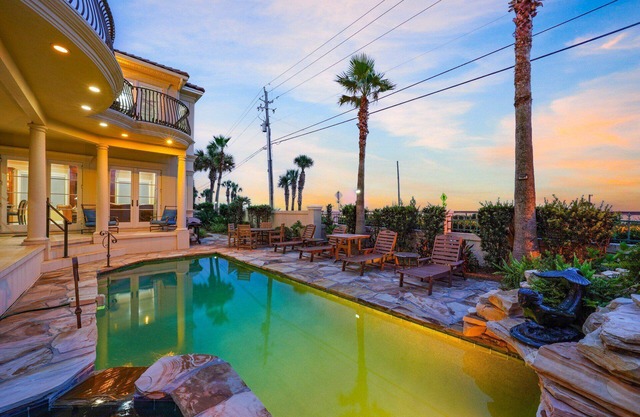 CHATEAU BY THE SEA: New to the Market! PRIVATE Beach-Pool-Tennis-Office Space