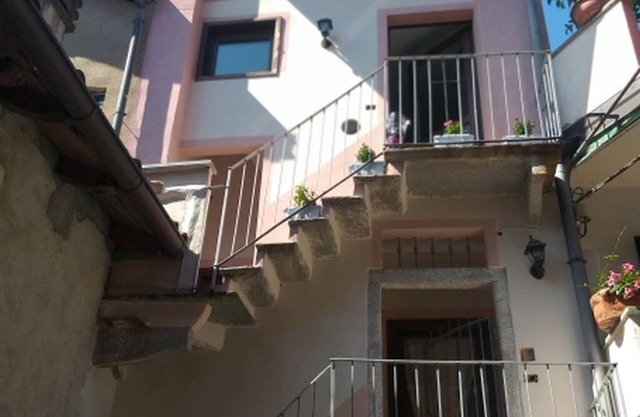 CHATEAU ROSE' FAR 2 KMS FROM LAKE MAGGIORE OF INTRA