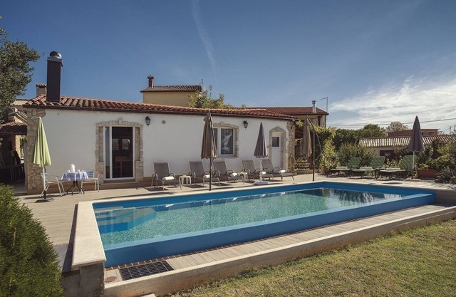 Cheap and nice holiday flat with pool
