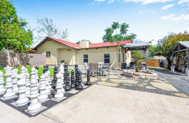 Checkmate and Chill-Inn I Yard Games, Families