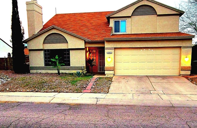 Cheerful 3 bedroom house with a beautiful backyard