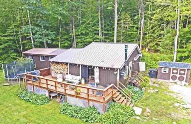 Cheerful 4 bedroom, 2 bath house