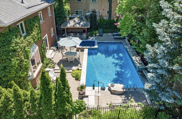 Cheerful 7 bedrooms Villa with Hot tub & Pool.