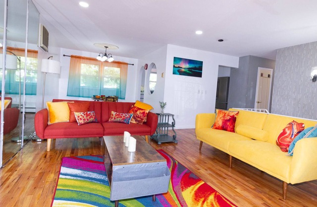 Cheerful & Beautiful 3-Bedroom Ranch with parking in Baldwin, NY