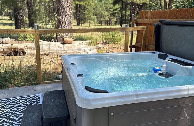 Cheerful two bedroom cottage with hot tub.