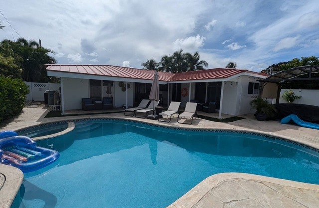 Chef's Kitchen Villa in Pompano Beach. Heated Pool and 3D tour available