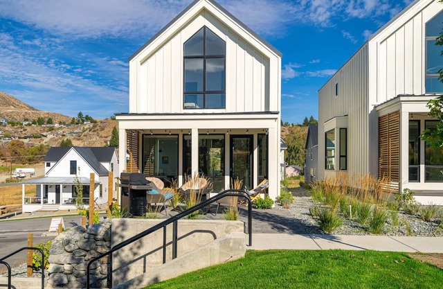 Chelan Awhile at The Lookout at Lake Chelan