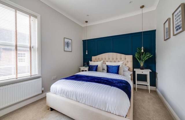 Chester Royal | Sleeps 4 | Parking