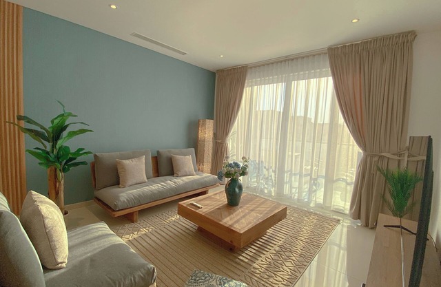 Chic 1BRlPool &Walkable Hotspots