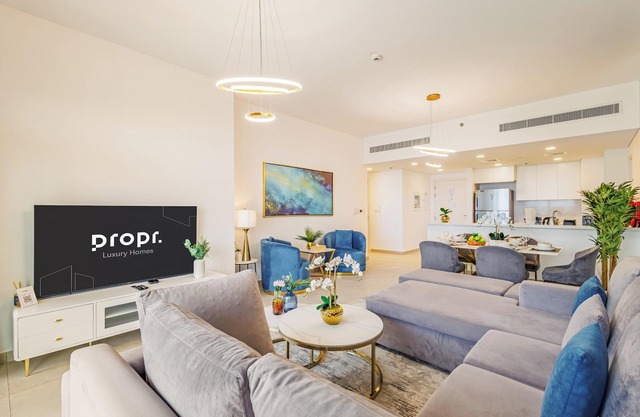 Chic 2BR + Maid | Steps from Burj Al Arab, MJL