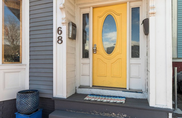 Chic 3 BR Retreat- Prime Old Port Spot with parking- Park and walk the town