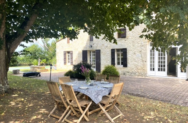 Chic Farmhouse near St Emilion