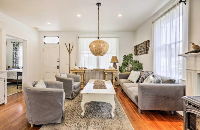 Chic Historic Retreat about 5 Mi to Tomales Bay!