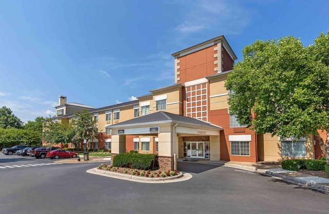 Chic hotel suite with fitness room, free breakfast, WiFi in enjoyable Alexandria