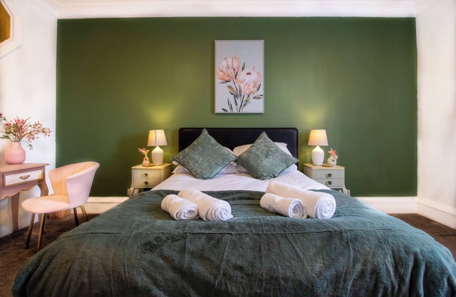 Chic & Spacious 2 double bed flat in Tulse Hill