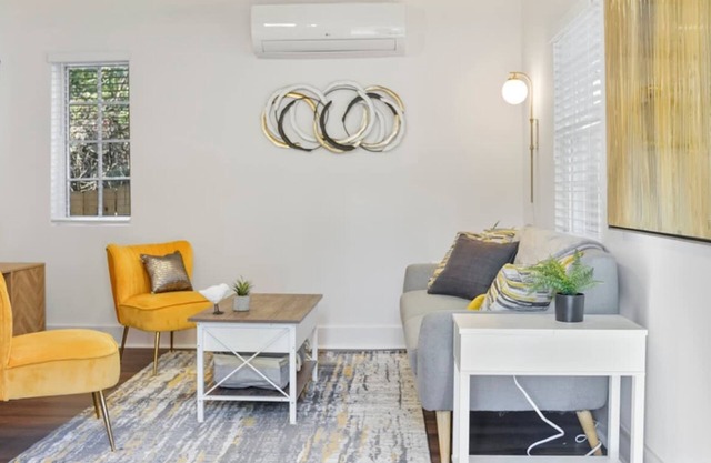 Chic Suite | Tiny Luxury in Ideal Location