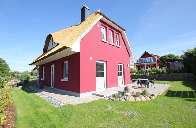 Chic vacation home with sea view, terrace and fireplace - Ferienhaus Falke