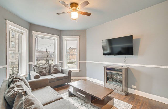 Chicago Apt 3 Mi to Lake Michigan!