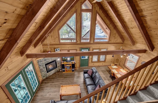 Chickadee Cabin (Hocking Hills area)