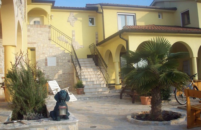 child-friendly apartments in Porec - pets allowed near the sea