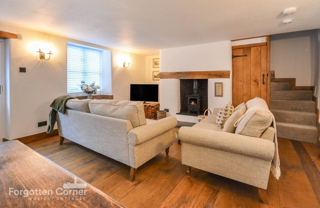 Chinery-Smith Cottage - sleeps 6 guests in 3 bedrooms