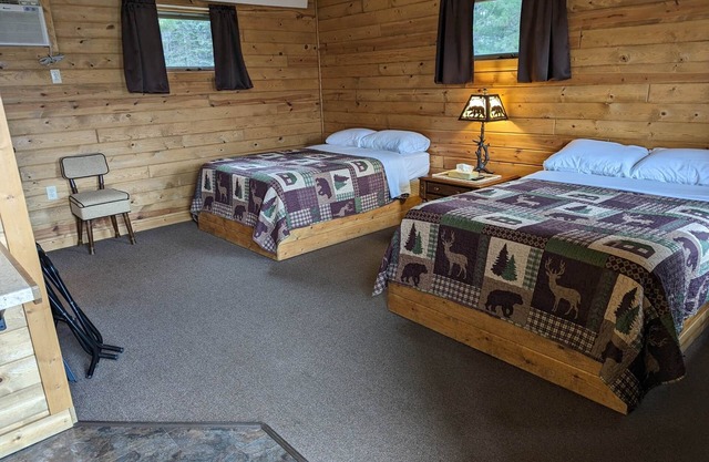 Chip-Wa Lodging Room 6