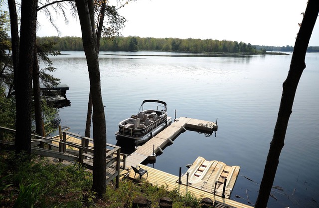 Chippewa Flowage Lakehouse! Spacious Luxury. Dock, Firepit, Grill & Smoker