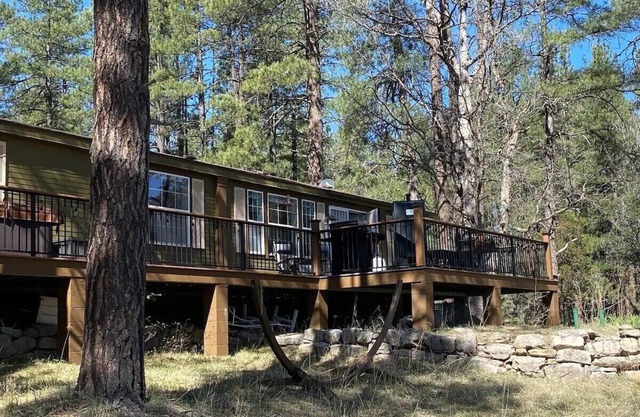 Christopher Creek 3 bdrm mountain house, peace and views with private hot tub.