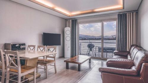 Chuncheon Rivermoon Spa Pension