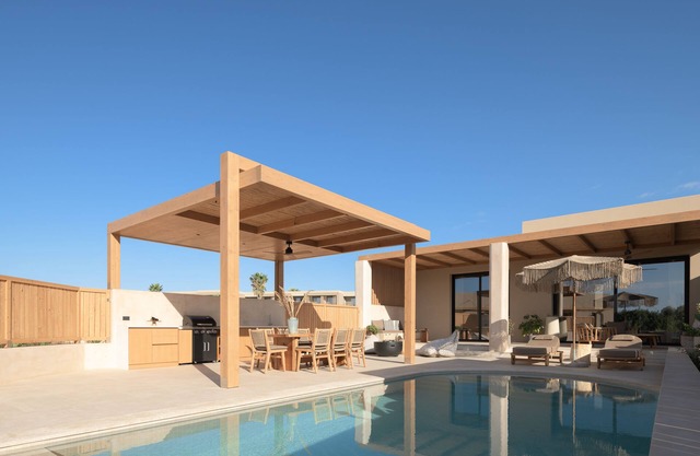 Cicada Helios Suite, Elegant Beach Living
