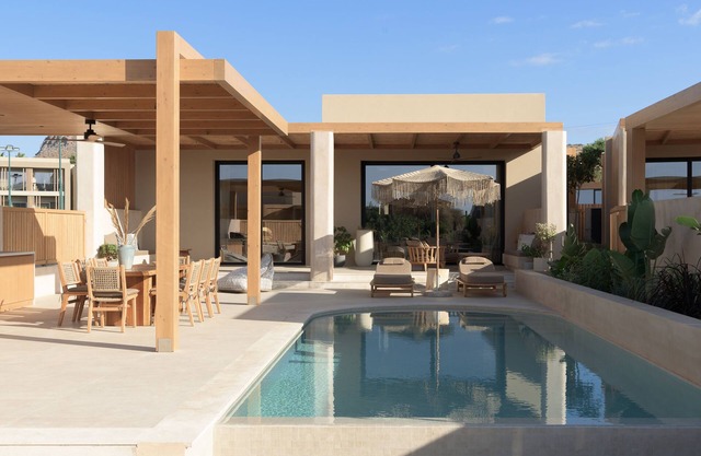 Cicada Theros Suite, Elegant Beach Living