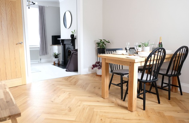 City centre walking, free Parking, private courtyard, Cleveland Victorian Housen