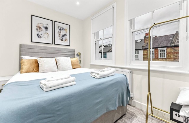 City Elegance: Spacious 2BR for Urban Comfort
