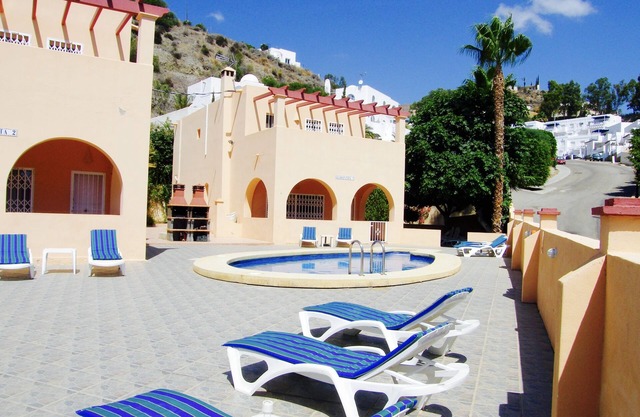 Claravista 2 - 3 Bedroom Villa - 2 min walk to beach